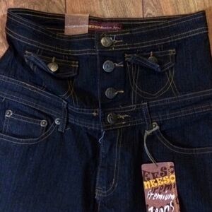 New With Tags Gorgeous Neeso High-Waisted Capri Jeans